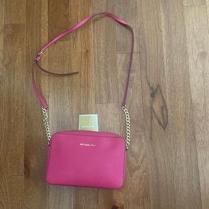 Pink Michael Kors bag. 9.5” length 6.5” tall 2” wide. Excellent condition.
